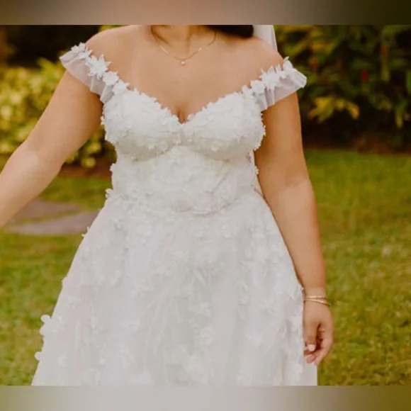 Calla Blanche wedding gown - Picture 4 of 17